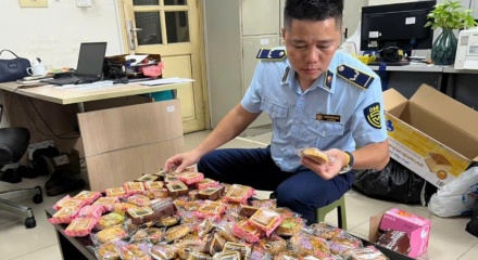 Hà Nội tăng cường kiểm tra, kiểm soát thị trường bánh Trung thu
