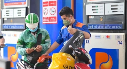 Giá xăng tăng mạnh, vượt 25.000 đồng/lít từ 15h chiều nay 