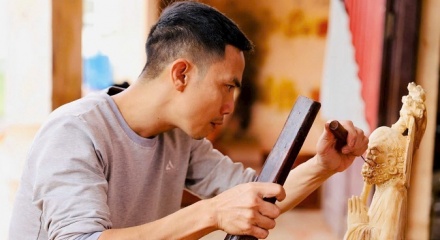 Nghệ nhân quốc gia Trần Văn Phú: Hơn 20 năm giữ nghề điêu khắc gỗ và truyền lửa cho thế hệ trẻ
