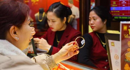 Giá vàng hôm nay 5/10: Thế giới hồi phục nhẹ, trong nước đi ngang