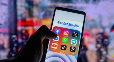 Từ hôm nay, đăng tin giả có thể bị khóa vĩnh viễn tài khoản, gửi thông báo về nơi làm việc