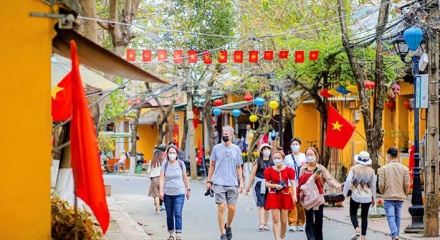 Đề xuất cơ chế, chính sách đặc thù đưa du lịch thành ngành kinh tế mũi nhọn