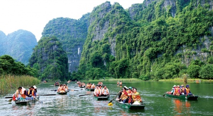 Đề xuất cơ chế, chính sách đặc thù đưa du lịch thành ngành kinh tế mũi nhọn