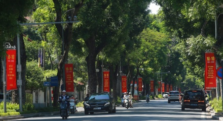 Hà Nội rực rỡ sắc đỏ chào mừng 72 năm Ngày Giải phóng Thủ Đô 10/10