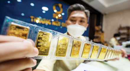 Giá vàng hôm nay 14/10: Vàng thế giới lao dốc, SJC tuột mốc 140 triệu đồng/lượng