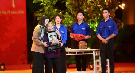 Xúc động đêm nghệ thuật “Khúc tri ân” tại Công viên Lê Thị Riêng