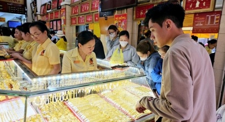Giá vàng hôm nay 20/10: Vàng SJC giảm 1,1 triệu đồng/lượng