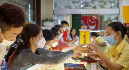 Giá vàng hôm nay 27/10: Thế giới bật tăng nhẹ, vàng SJC và nhẫn trơn đi ngang