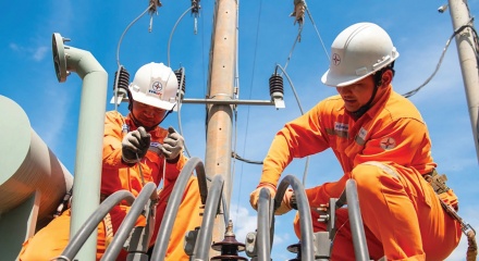 Khẩn trương xem xét giảm giá điện từ 1/11, đưa thuế tiêu thụ đặc biệt xăng về 0%