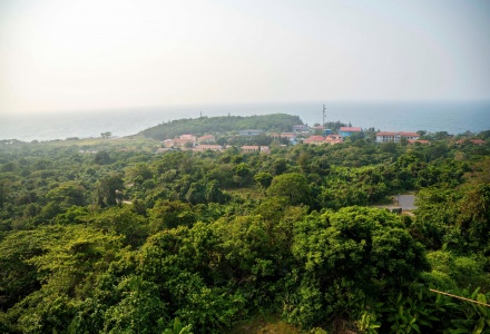   B&agrave;i to&aacute;n đặt ra đối với Cồn Cỏ kh&ocirc;ng chỉ l&agrave; thu h&uacute;t du kh&aacute;ch hay gia tăng nguồn&nbsp;thu kinh tế, m&agrave; l&agrave; kiến tạo một m&ocirc; h&igrave;nh ph&aacute;t triển h&agrave;i h&ograve;a giữa kinh tế &ndash; du lịch &ndash;&nbsp;m&ocirc;i trường &ndash; cộng đồng.  