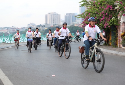 7000 vận động viên tham gia Ngày hội đạp xe Hành trình xanh 'Sắc sen Tây Hồ'