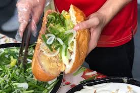 Bộ Y tế vào cuộc vụ ngộ độc sau khi ăn bánh mì tại Nghệ An