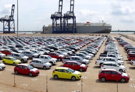 Việt Nam nhập khẩu hơn 300 ô tô ngoại mỗi ngày