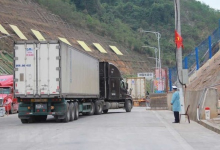 100% xe hàng khai báo trực tuyến qua cửa khẩu Tân Thanh và Hữu Nghị 