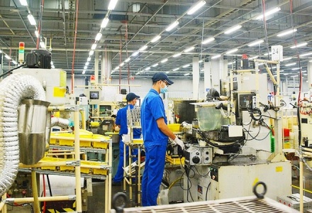 VDSC dự báo sản xuất công nghiệp và xuất khẩu sẽ chậm lại trong quý IV