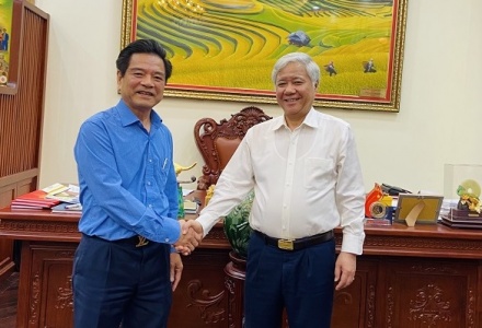 Bí thư Trung ương Đảng, Chủ tịch Ủy ban TW MTTQVN Đỗ Văn Chiến làm việc với lãnh đạo Hội Mỹ nghệ Kim hoàn Đá quý Việt Nam