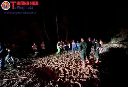 Hà Tĩnh: 3 học sinh tắm biển bị đuối nước và mất tích