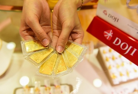 Giá vàng và ngoại tệ ngày 25/5: Vàng hạ nhiệt, USD bật tăng trở lại