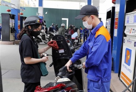 Chính phủ đề xuất giảm thuế môi trường với xăng, dầu đến hết năm 2024
