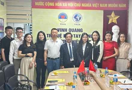 Hội mỹ nghệ Kim hoàn Đá quý Việt Nam tiếp đón và làm việc với đoàn công tác Tập đoàn Vàng và Khoáng sản Vân Nam Trung Quốc