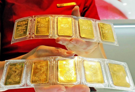 Giá vàng và ngoại tệ ngày 24/6: Vàng ít biến động, USD neo giá cao