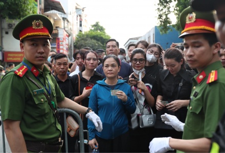 Xúc động hình ảnh người dân xếp hàng vào viếng Tổng Bí thư Nguyễn Phú Trọng