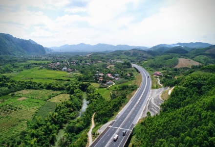 Phấn đấu hoàn thành mục tiêu 3.000 km đường cao tốc vào cuối năm 2025