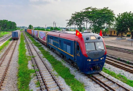 Ngành đường sắt, bưu điện và hàng không nhận vận chuyển miễn phí hàng cứu trợ