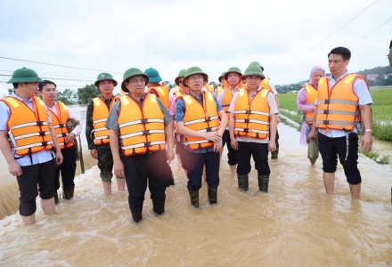 Thủ tướng yêu cầu tuyệt đối không để ai bị đói rét, không có nơi ở do mưa lũ