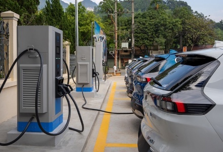 Bộ Công Thương bổ sung quy định mới về tính giá điện cho xe sạc điện