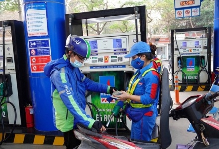 Việt Nam đẩy mạnh phổ biến xăng E5, E10 hướng tới mục tiêu Net Zero 2050