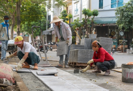Hà Nội siết yêu cầu lắp hệ thống phun sương giảm bụi, tạm ngừng cấp phép đào đường dịp cuối năm