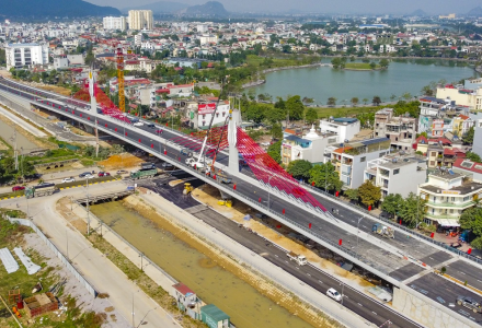 Khánh thành cầu dây văng vượt đường sắt đầu tiên ở Thanh Hóa