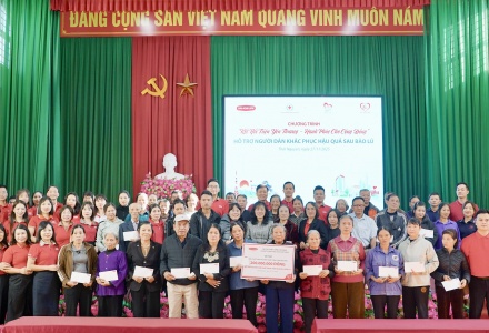 Dai-ichi Life Việt Nam hỗ trợ 3,8 tỷ đồng giúp người dân tái thiết cuộc sống sau thiên tai