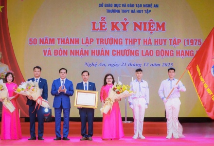 Nghệ An: Trường THPT Hà Huy Tập kỷ niệm 50 năm thành lập, đón nhận Huân chương Lao động hạng Nhất