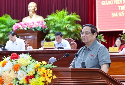 Thủ tướng nêu 6 nhóm nhiệm vụ, giải pháp triển khai chủ trương, chính sách y tế, giáo dục