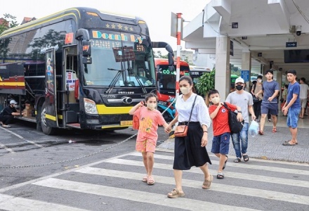 Hà Nội và TP.HCM tăng cường vận tải, nhiều tuyến miễn phí vé dịp Tết Dương lịch