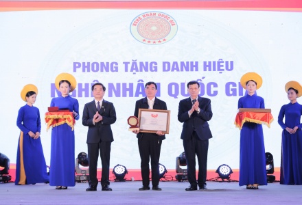 Nghệ nhân Vũ Văn Vinh: Người thổi hồn Việt vào kiến trúc nhà gỗ cổ truyền 