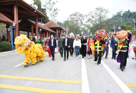 Lạng Sơn đón đoàn du khách quốc tế “xông đất” đầu năm 2026, mở ra kỳ vọng khởi sắc du lịch biên giới