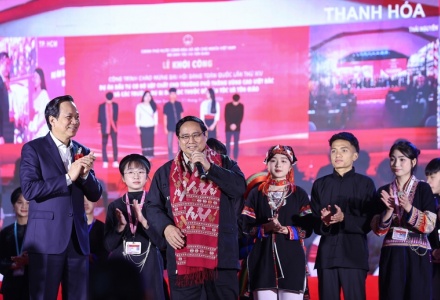 Xây dựng trường học khu vực miền núi, đồng bào dân tộc để gieo chữ, giữ nước 