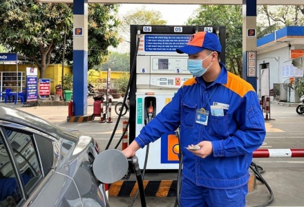 Giá xăng giảm nhẹ, dầu tăng mạnh từ 15h chiều nay