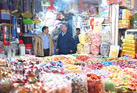 Hà Nội quyết liệt ngăn chặn thực phẩm bẩn, hàng lậu trước Tết Bính Ngọ