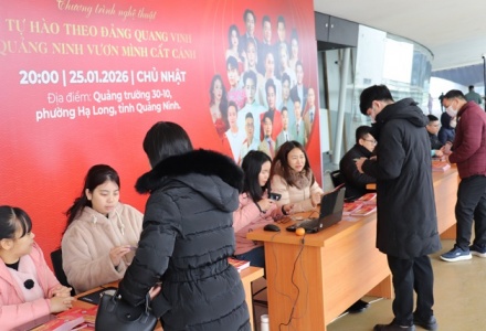 Người dân háo hức đổi vé Concert Quảng Ninh