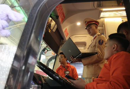 CSGT giám sát trực tiếp hệ thống ATGT của doanh nghiệp nhằm phòng ngừa tai nạn từ sớm