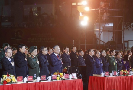 Lãnh đạo Đảng, Nhà nước dự cầu truyền hình kỷ niệm 85 năm Ngày Bác Hồ về nước