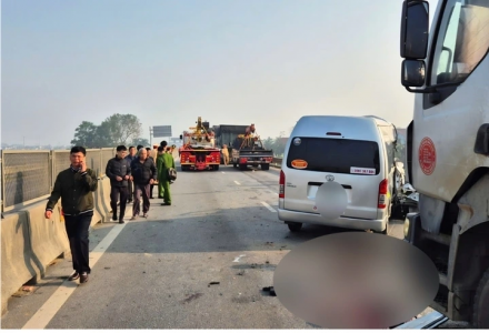 Vụ tai nạn 4 người tử vong trên cao tốc: Tài xế 'không giữ khoảng cách an toàn'