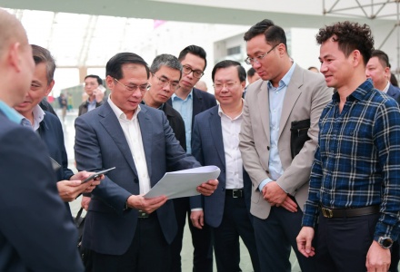 Phó Thủ tướng Bùi Thanh Sơn kiểm tra công tác chuẩn bị cho Hội chợ mùa Xuân 2026