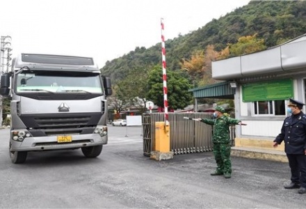 Hơn 3.800 xe hàng hóa thông quan tại cửa khẩu Lạng Sơn trong 2 ngày