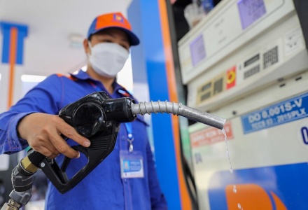 Giá xăng dầu đồng loạt tăng trước Tết Nguyên đán 