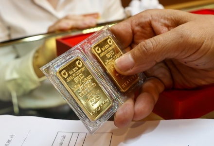Giá vàng và ngoại tệ ngày 13/2: Vàng 'đảo chiều' đột ngột